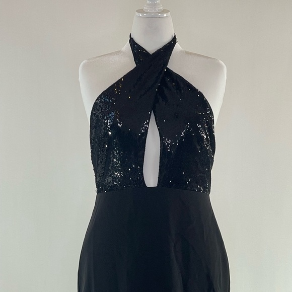 Halston Lacey Gown, 12 - Picture 15 of 17